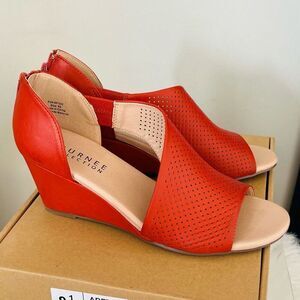 JOURNEE COLLECTION Aretha d'Orsay Wedge Sandal, Vegan Leather‎ Rust, 9.5, NWOB
